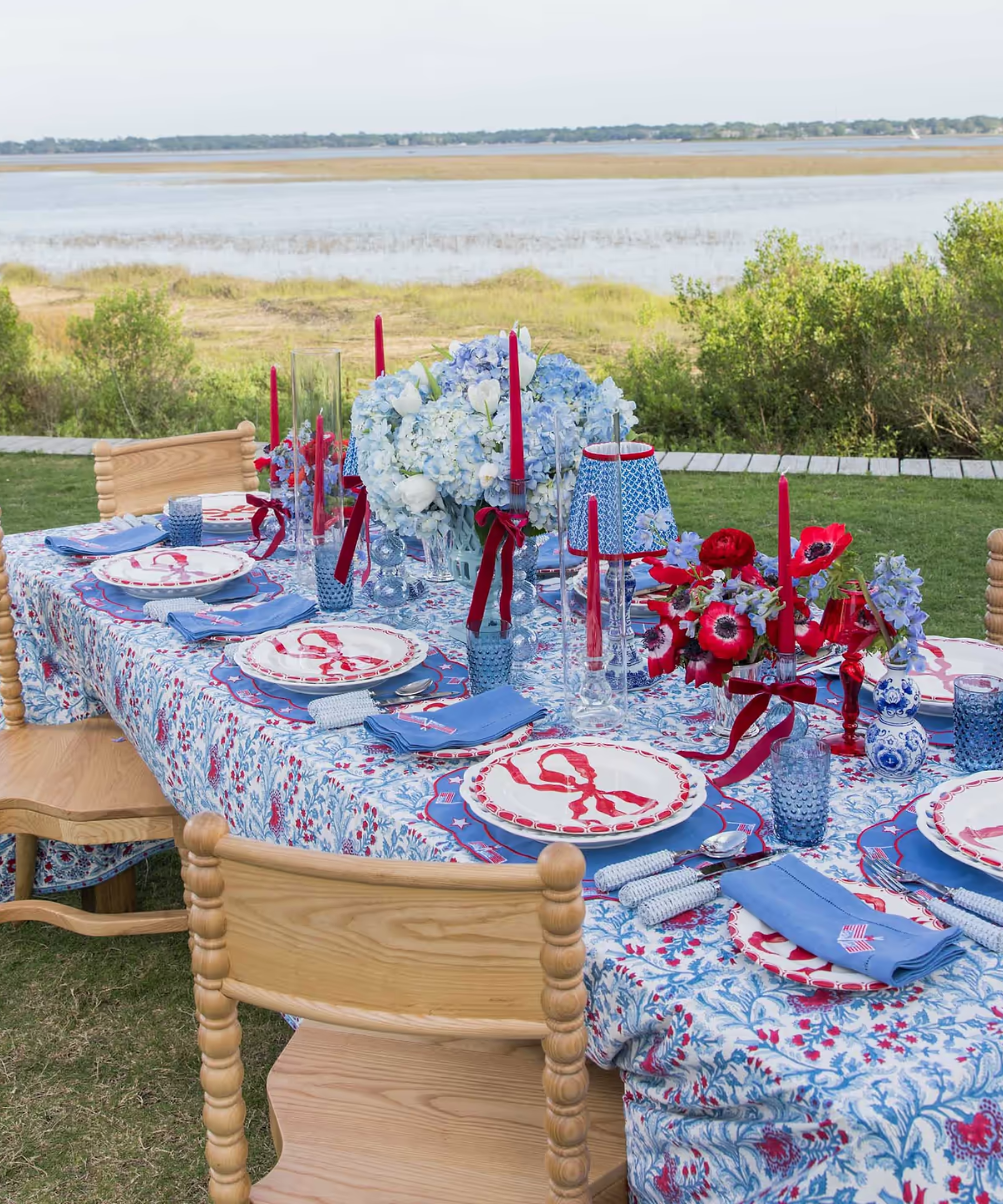 a table set for the 4th of July
