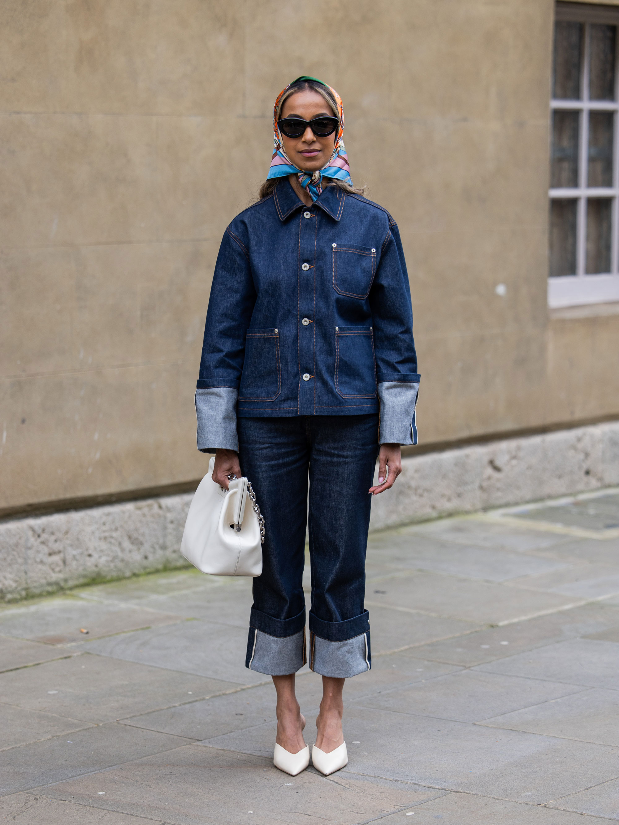 women wear cuffed jeans