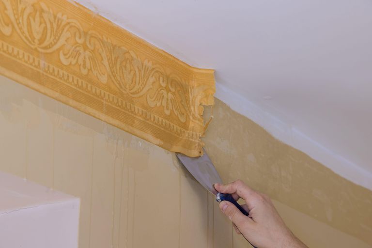 How To Remove A Wallpaper Border Homes Gardens - Best Way To Get Rid Of Wallpaper Border