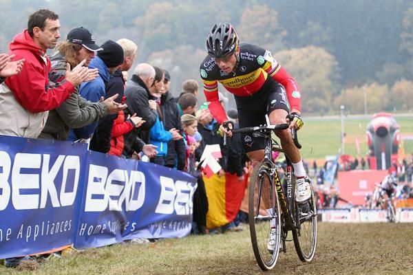 Belgian champion Sven Nys came charging back after snapping his chain on the third lap.