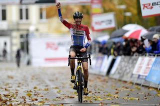 Brand beats Carmen Alvarado in sprint finish at DVV Verzekeringen Trofee - Urban Cross