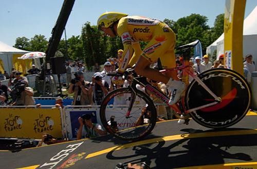 Gilberto Simoni gets attention