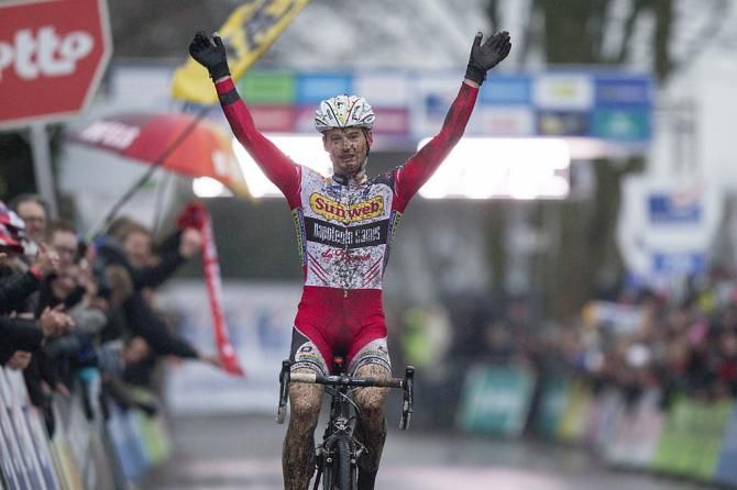 Kevin Pauwels (Sunweb-Napoleon Games) wins in Essen