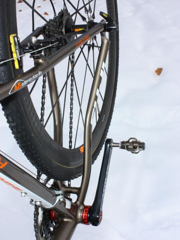 The Cross RC uses S-bend chain stays.