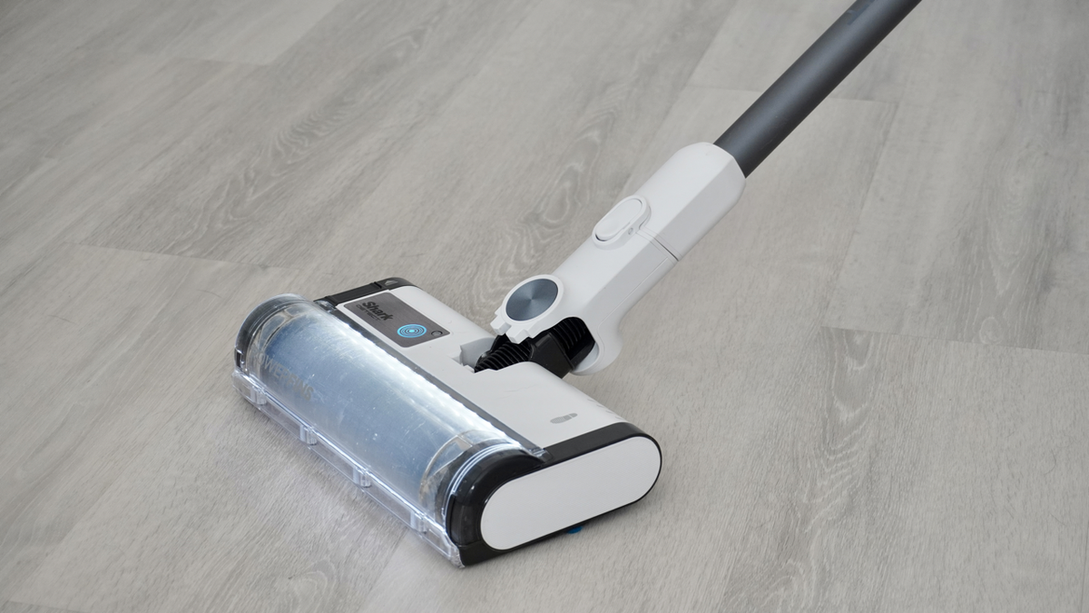 Shark Detect Clean &amp; Empty Pet IW4621UKT vacuum cleaner in a home setting.