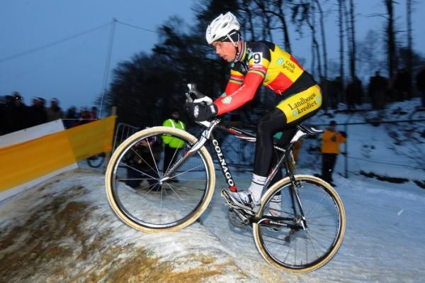 Sven Nys (Landbouwkrediet) rolls toward a top-five finish.