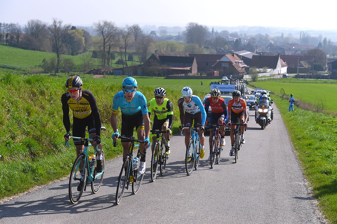 The early breakaway led by Gijs van Hoecke