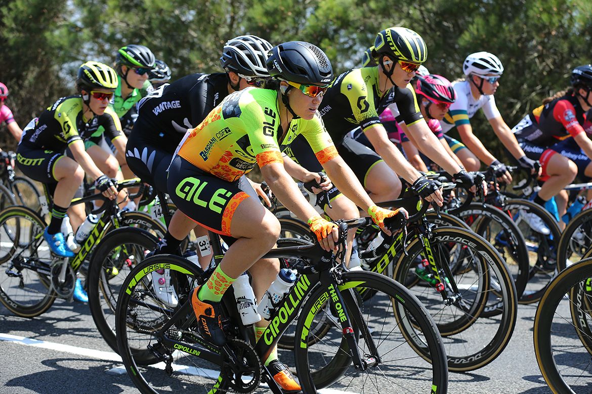 Chloe Hosking (Al&eacute; &ndash; Cipollini) taking it easy in the bunch
