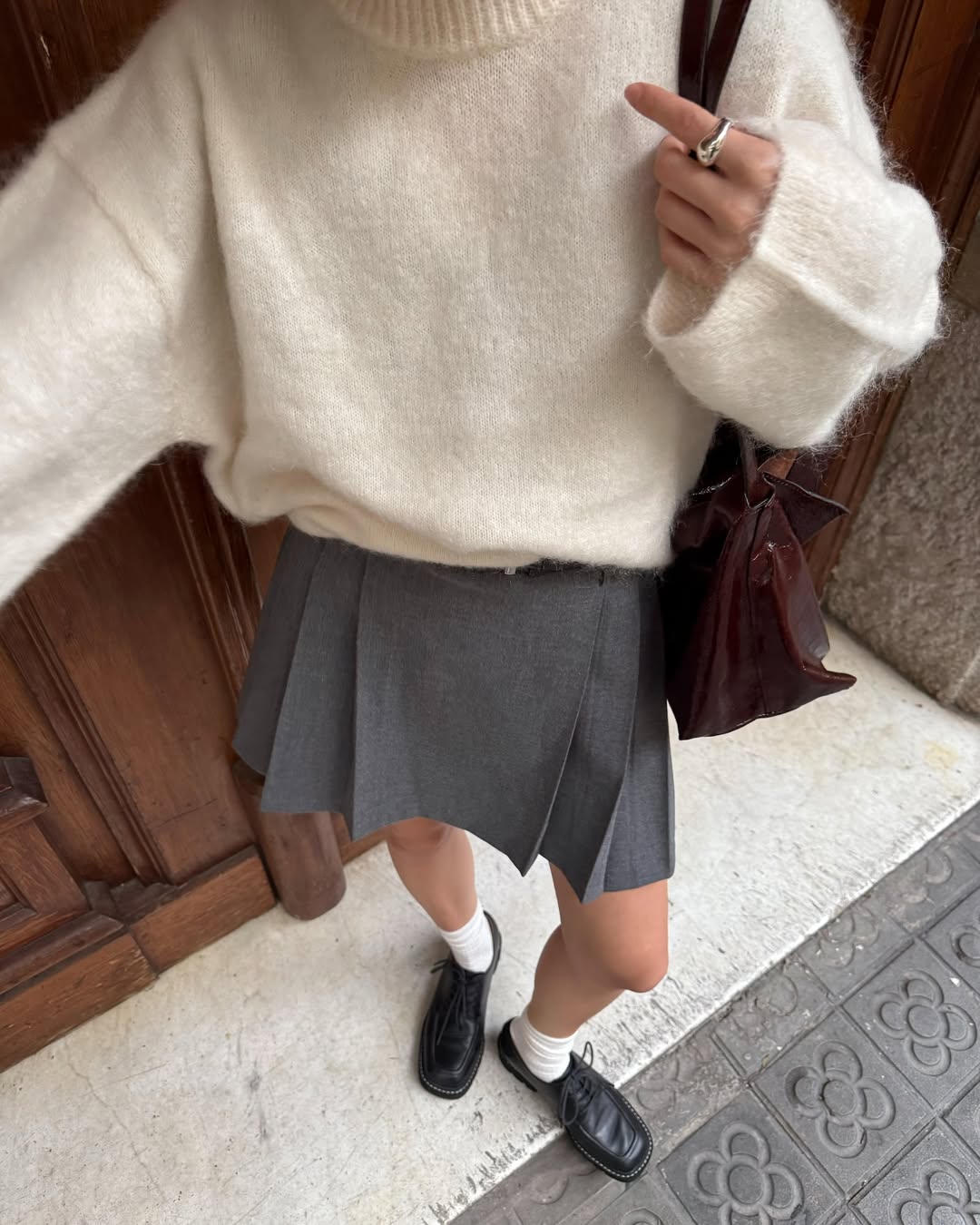 Daria wearing an h&m mohair jumper