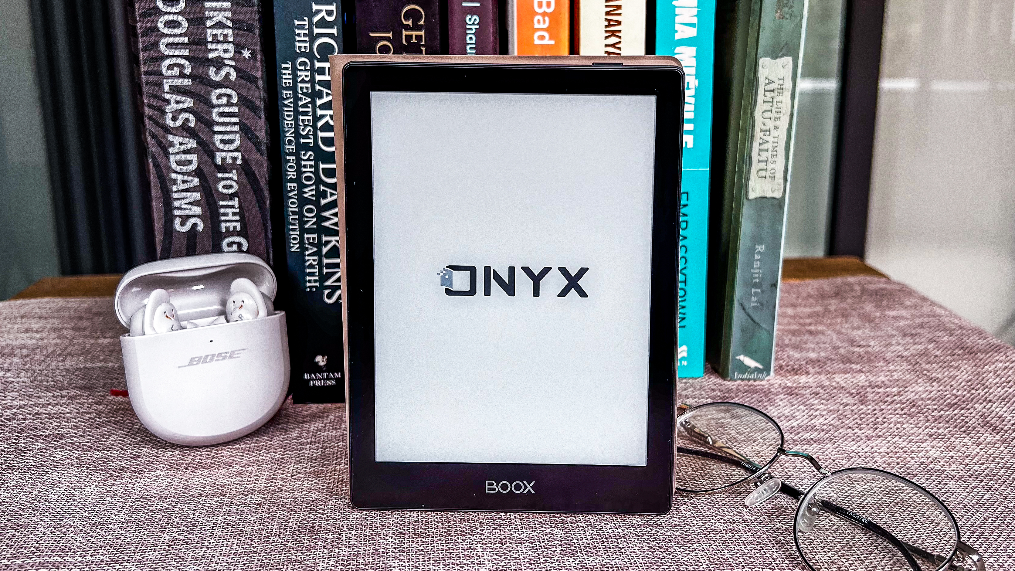 Onyx branding on the startup screen on the Onyx Boox Go 6