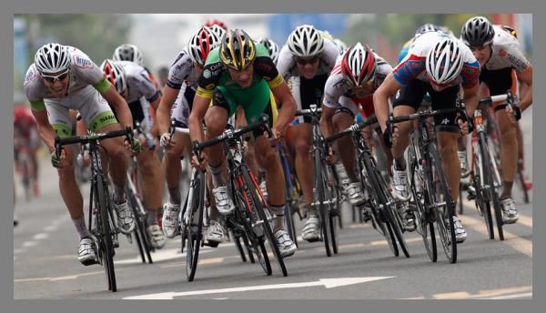 The sprint in the Tour of Hainan opening stage