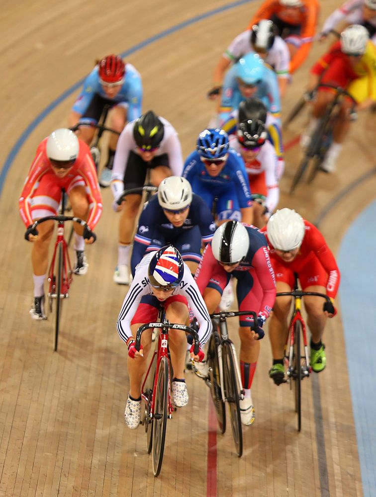 Laura Trott (Great BRitain) at the head of the omnium points race