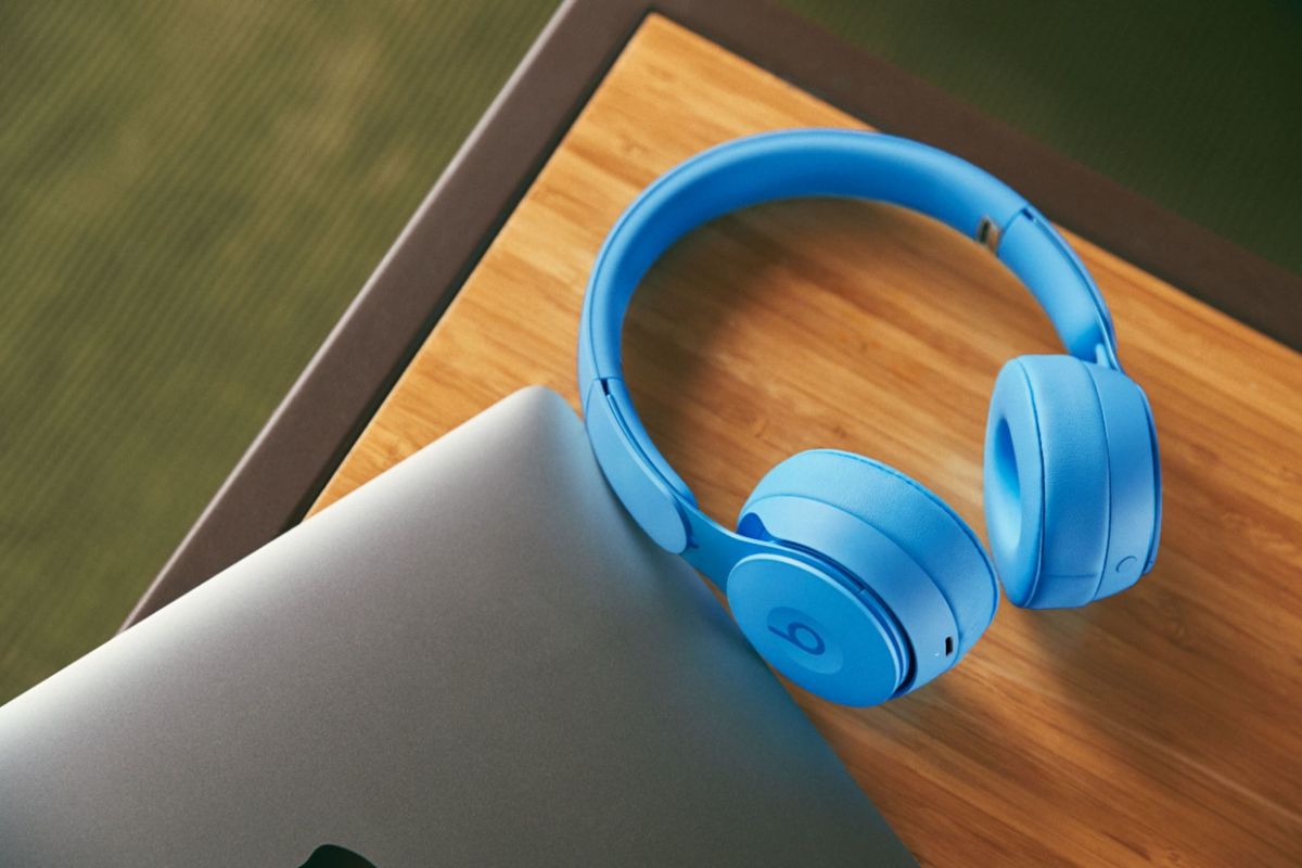 Beats Solo Pro Light Blue