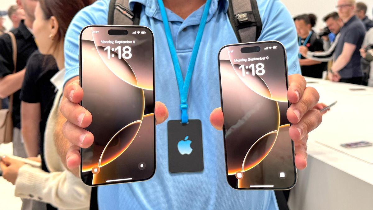 iPhone 16 Pro and iPhone 16 Pro Max displays