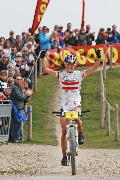 Austrian Elisabeth Osl (Central Pro) wins the women's race.