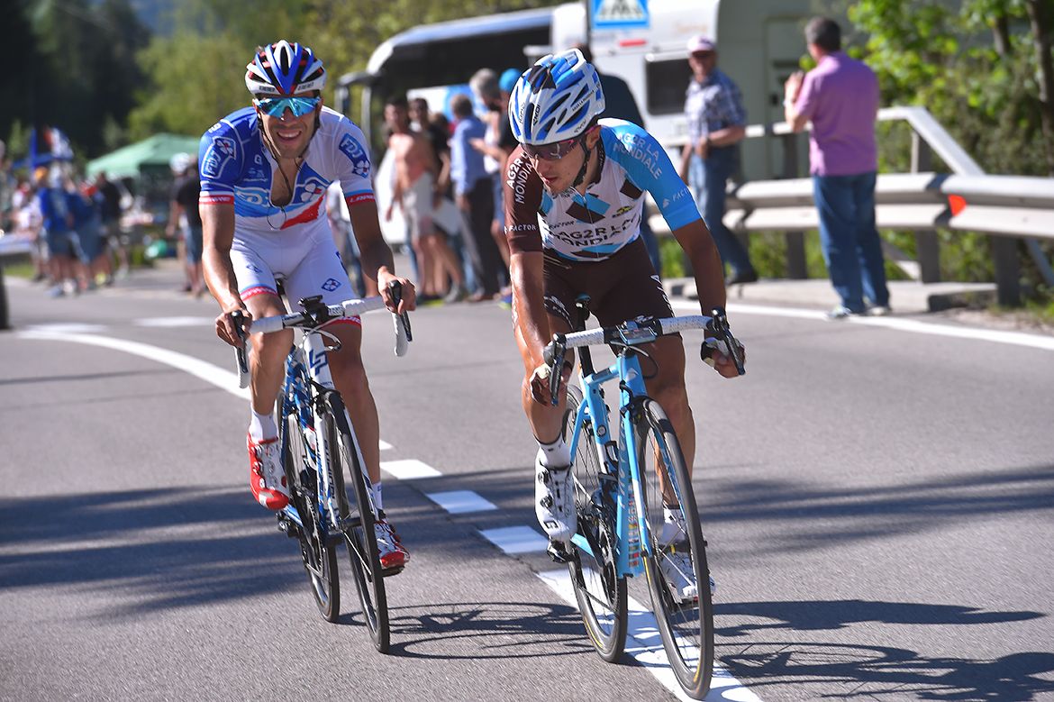 Domenico Pozzovivo and Thibaut Pinot teaming up to take time