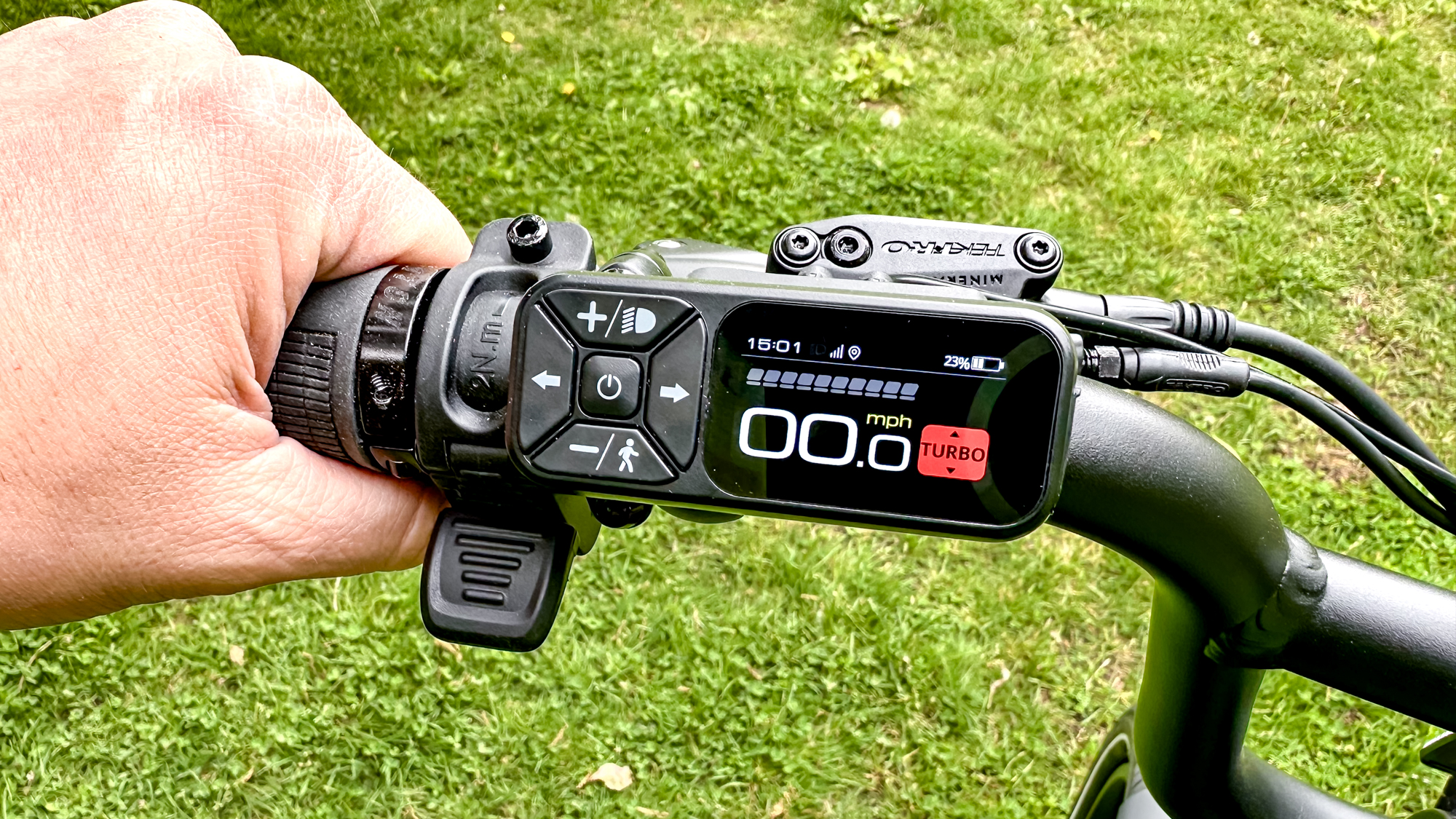 Aventon Abound LR controls