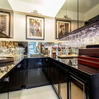 bar counter with granite worktop and glasses