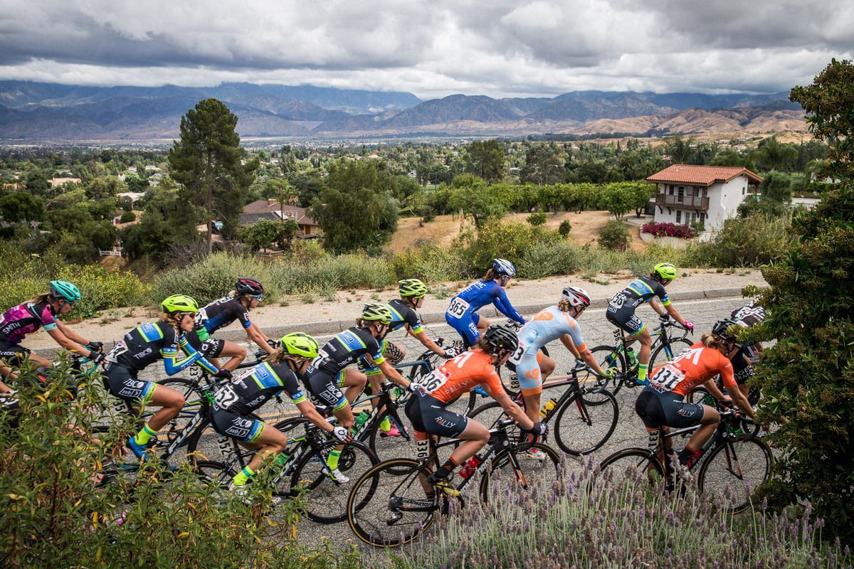The peloton rolls along