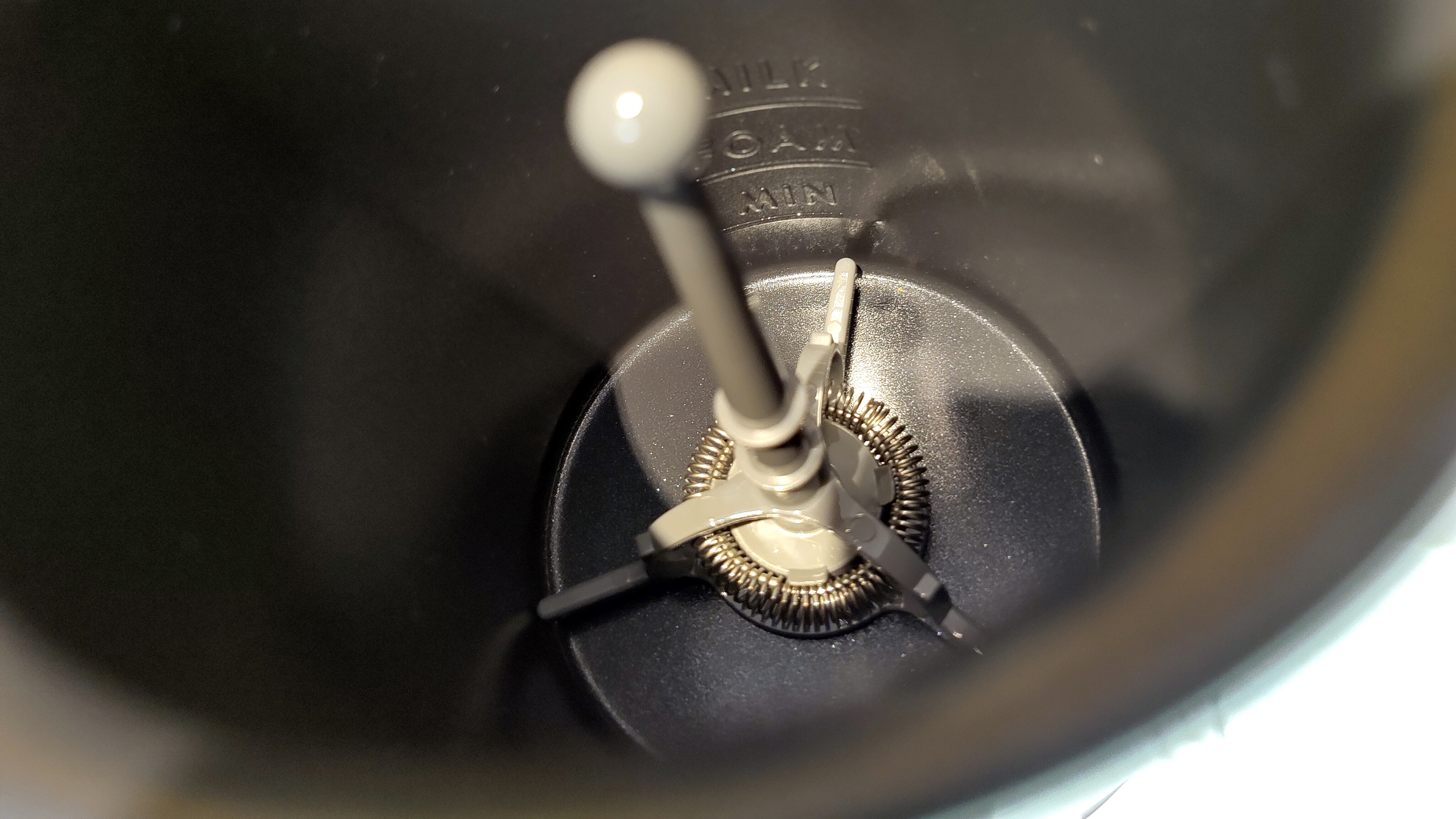 Measurement lines inside Smeg milk frother