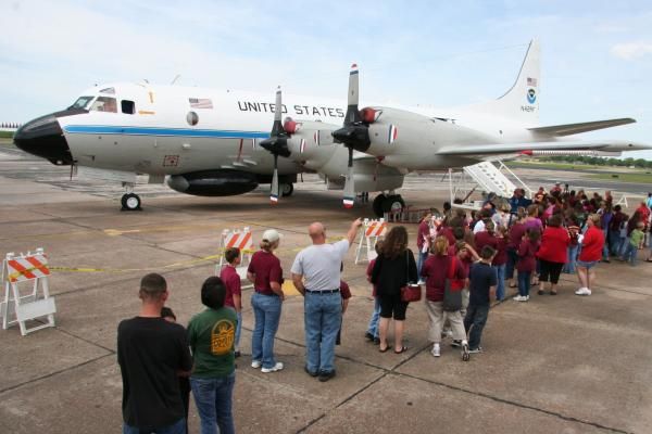 hurricane-plane-p3-110429-02