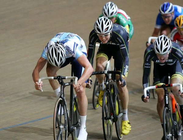Scott Law sprints for the line in the men's scratch race
