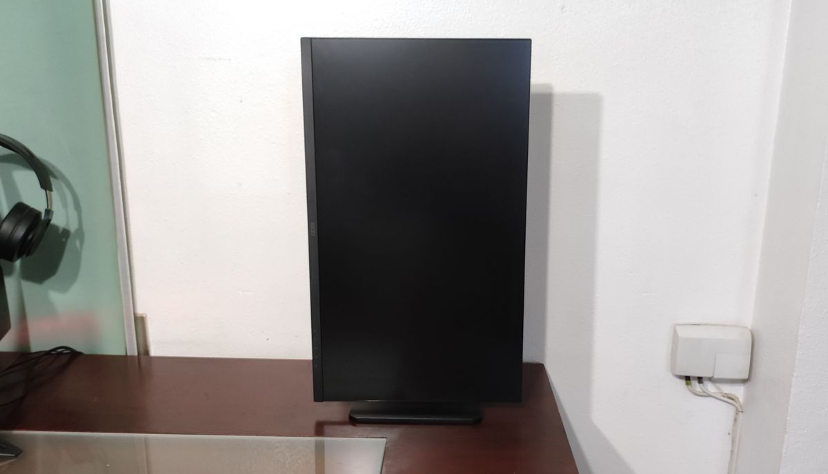 MSI Modern MD271QP posici&oacute;n vertical.