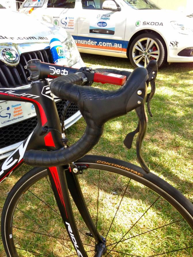 The Campagnolo EPS levers are mounted in a fairly neutral position