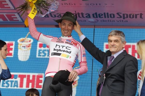 Marco Pinotti in the first maglia rosa of 2011