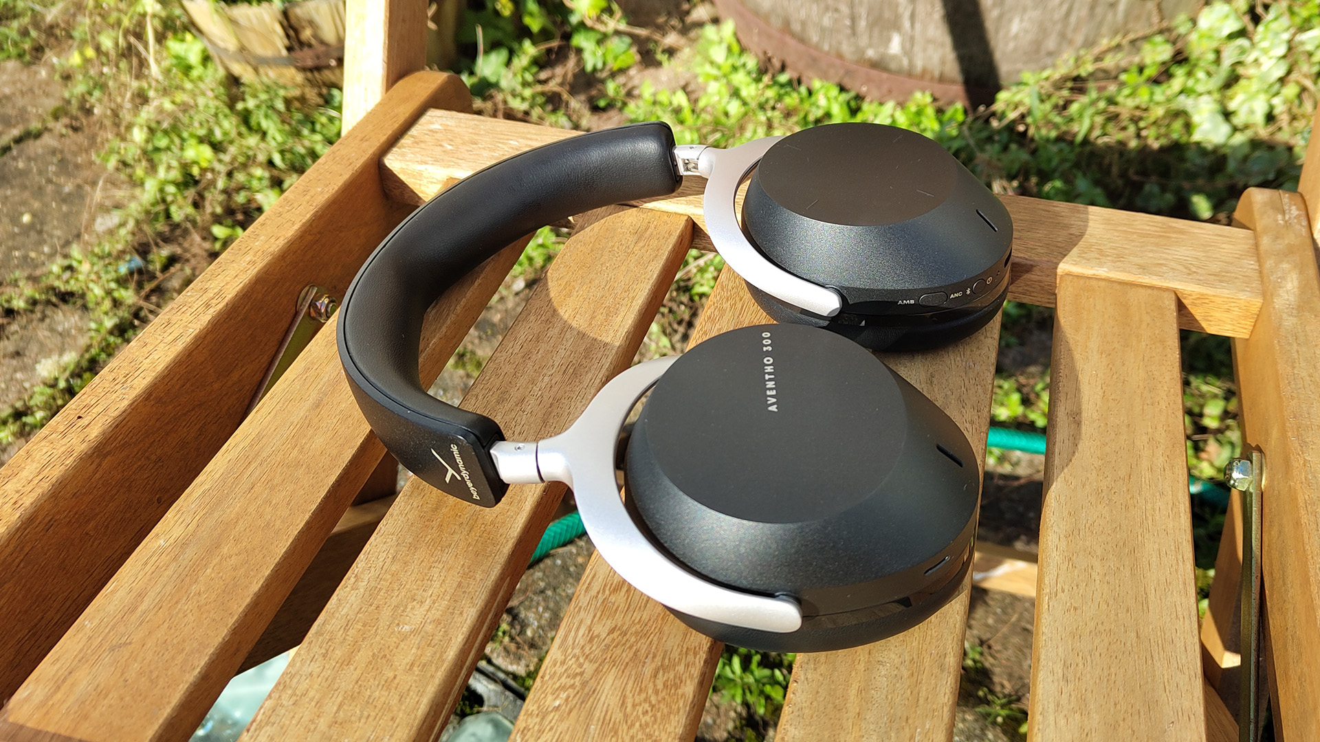 Beyerdynamic Aventho 300 wireless over-ear headphones