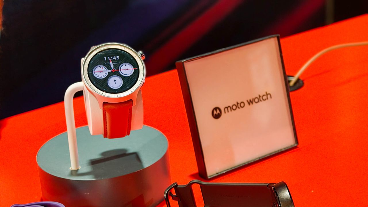 Moto Watch hands-on
