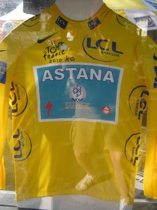 Today the yellow jersey has the Astana logo on it