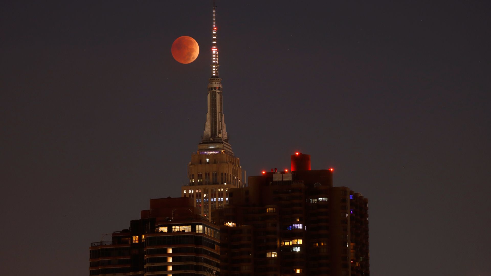 last-blood-moon-lunar-eclipse-until-2025-wows-observers-around-the