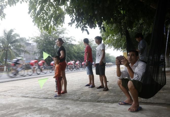 Spectators take in the Tour of Hainan