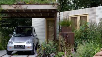 'The Rain Chain' Garden by Wendy Allen, 2009 Hampton Court Palace Flower Show in England