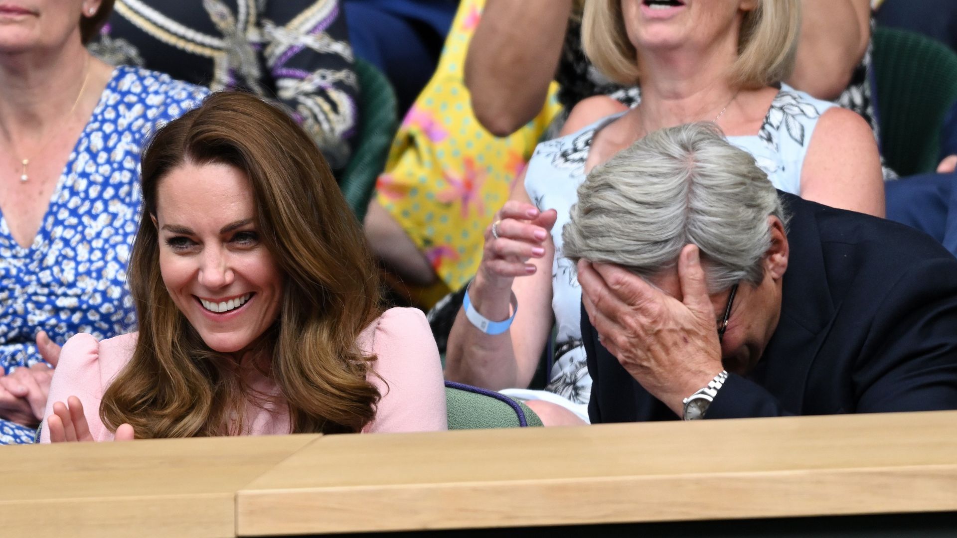 Kate Middleton watches the action at Wimbledon with her dad, Michael