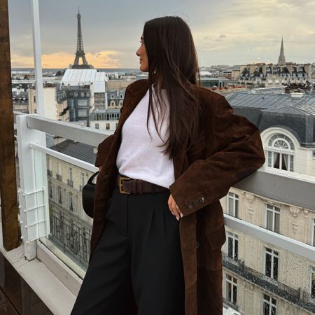 Fashion influencer @livvperez wearing an on-trend winter outfit in Paris.