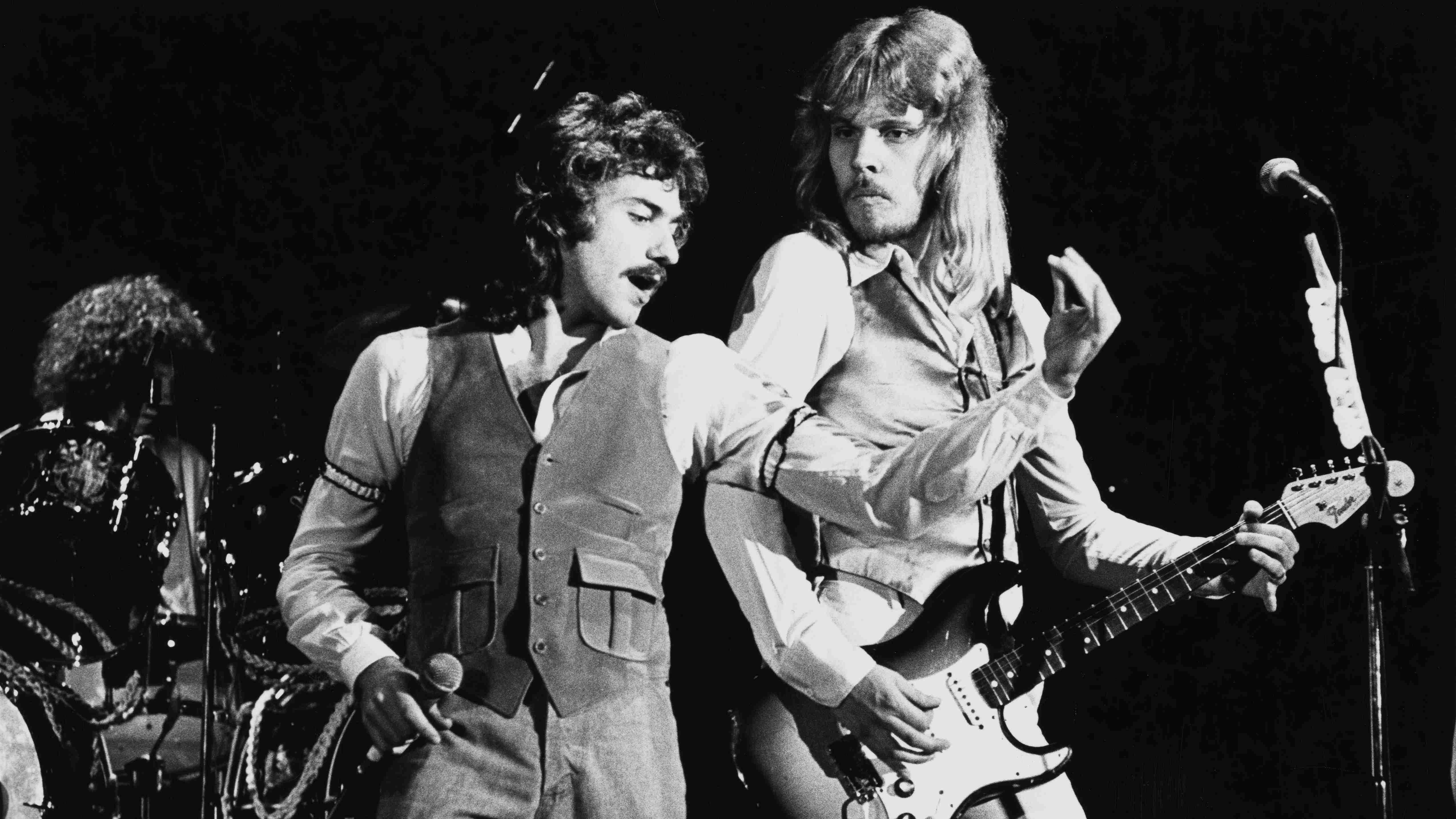 Styx’s Dennis DeYoung and James ‘JY’ Young performing onstage in 1978