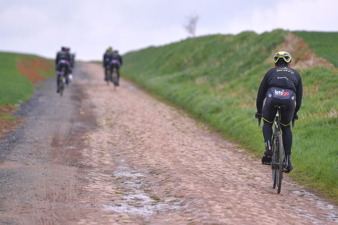 Mitchelton-Scott pre-ride the Paris-Roubaix route