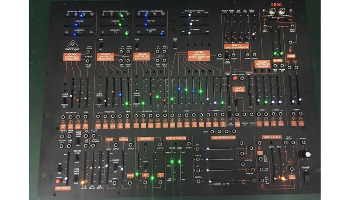 Behringer 2600