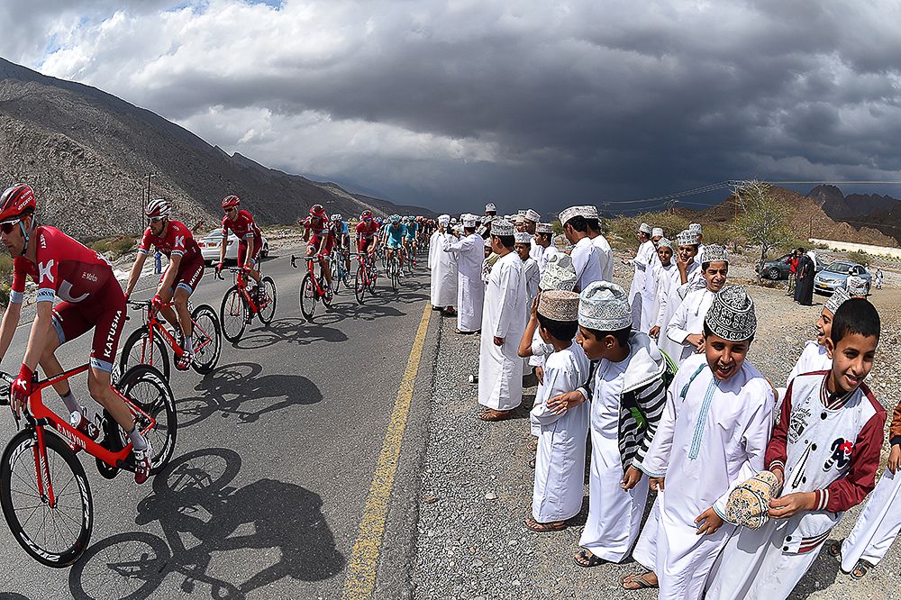 The peloton passes spectators during stage 2 in Oman.