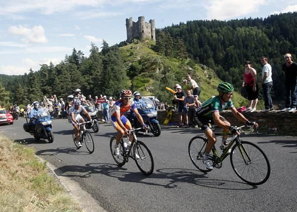 And then there were three...Thomas Voeckler leads Luis Leon Sanchez and Sandy Casar in the winning break.