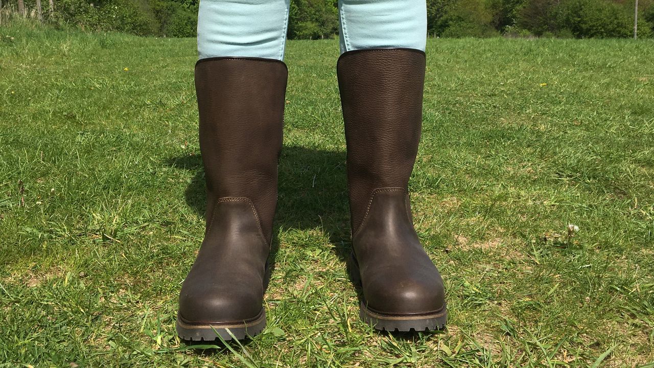 BareBack Footwear Quebec
