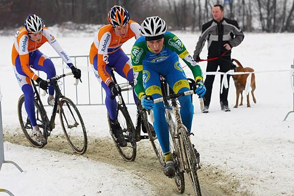 Thijs Al (AA Drink - BeOne) leads with two laps to go.