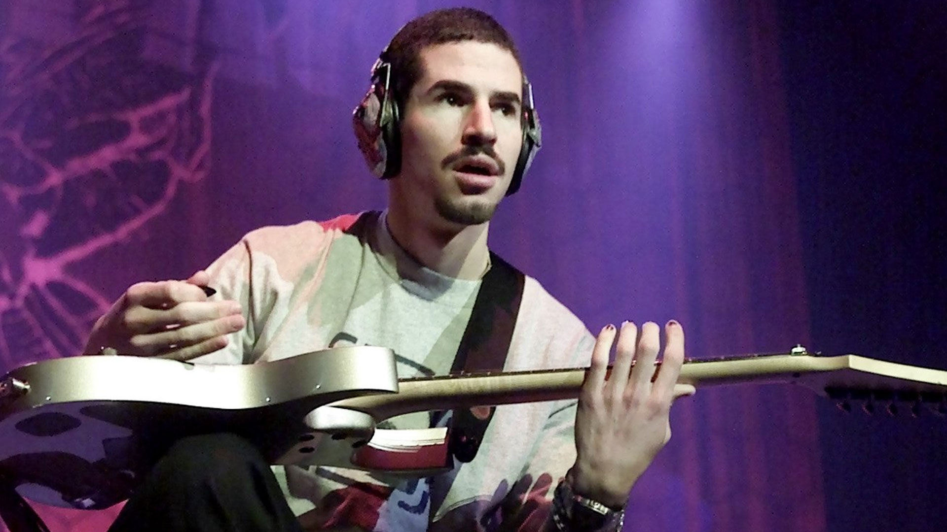 Linkin Park's Brad Delson in 2002