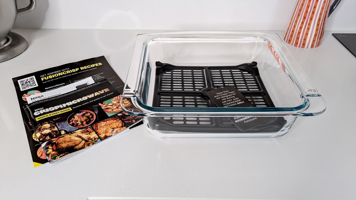Ninja Crispi Microwave Glass dish, crisper plate and quick start guide