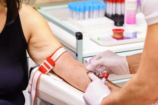 A blood test to look for HIV antigens or antibodies can help doctors diagnose the disease.