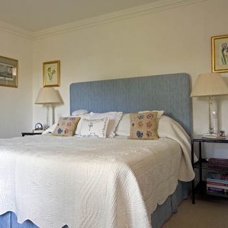 bedroom with bed with bedside table with lamp