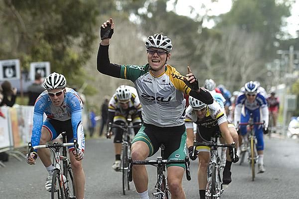 Kane Walker (Team 2XU) takes out stage one of the 2009 Tour of Gippsland into Boolara.