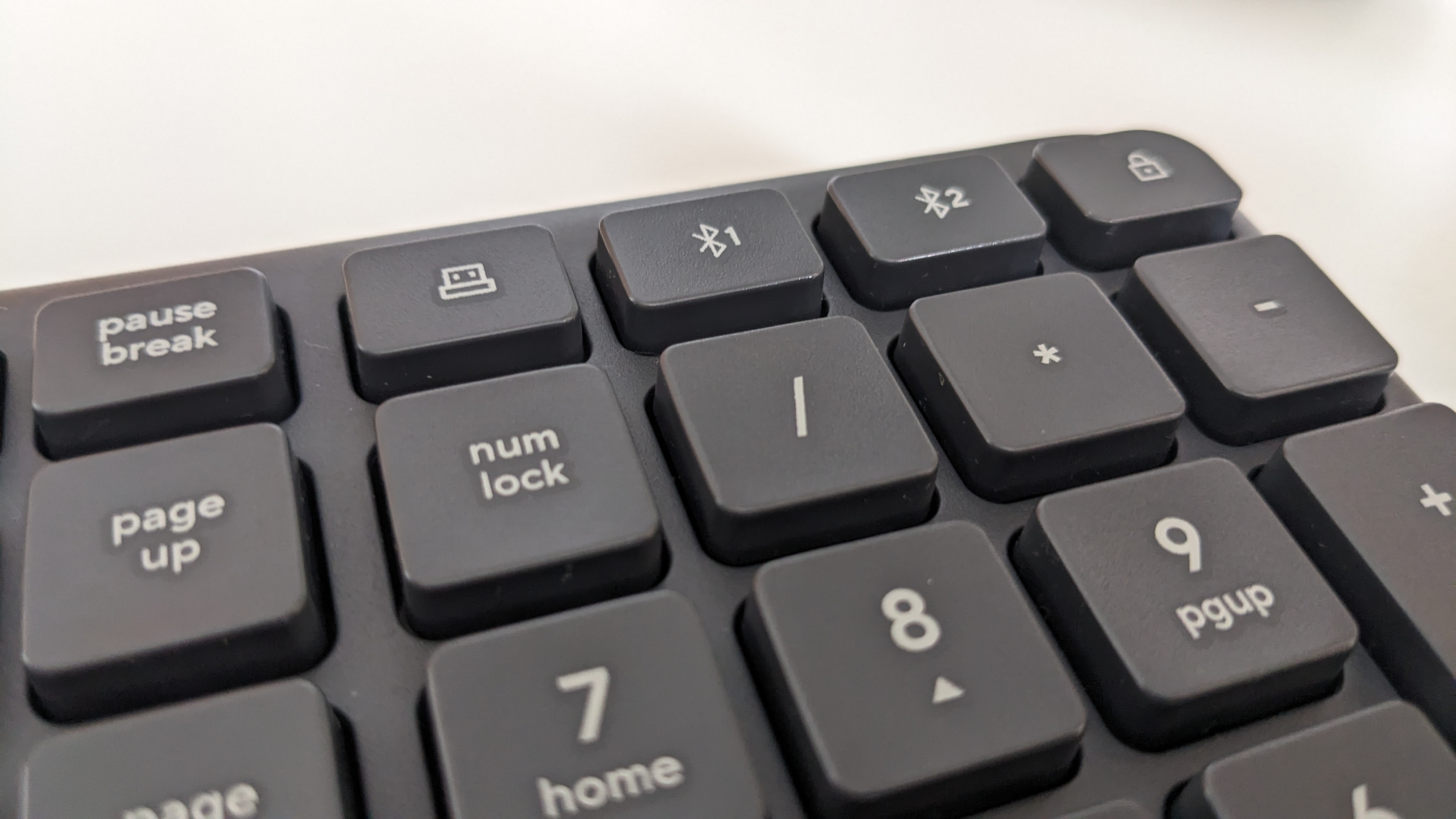 Trust Keyra ergonomic keyboard during our review